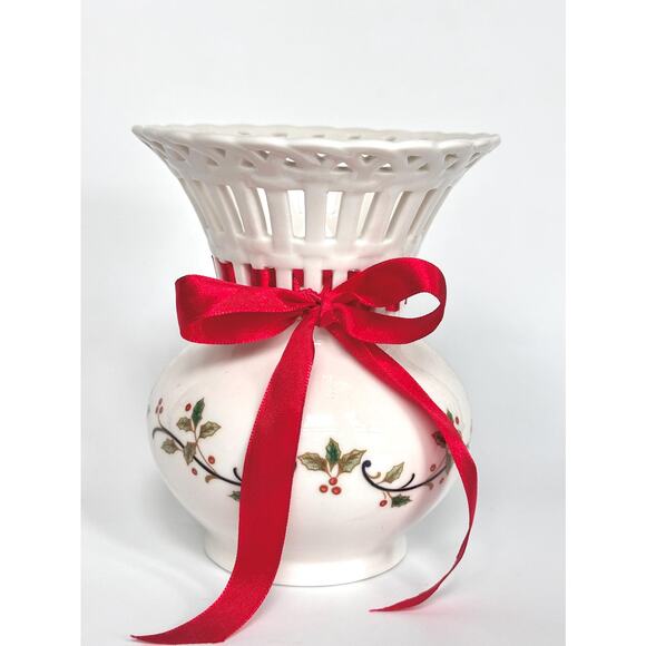 Vintage 1980’s Mikasa Holiday Lace Christmas Red Bow Vase - Picture 2 of 7